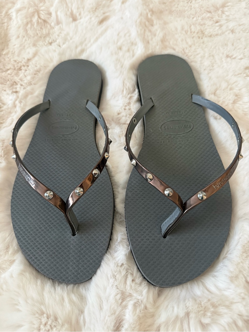 Havaianas Gunmetal Studded Thong Sandals - Size 9.5